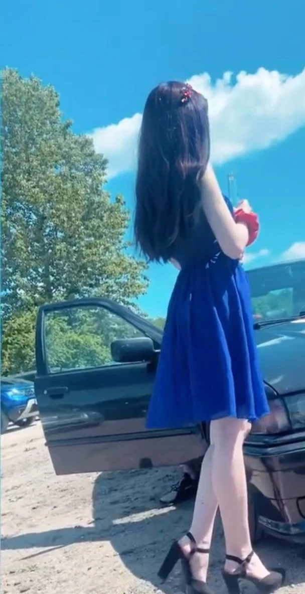 (((Masterpiece))), 25-year-old Caucasian French girl with shoulder-length messy red hair, adorned with crystal glow, blooming hair akin to . Certainly!