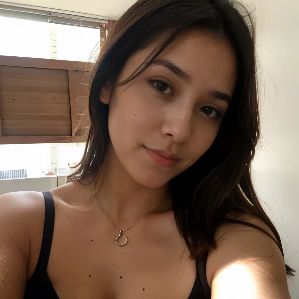 Uma morena linda selfie, baixa qualidade, foto de celular