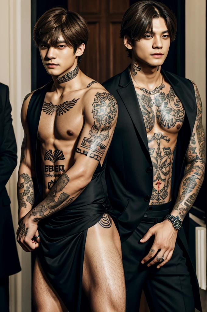 Kim Taehyung con tatuajes y traje negro