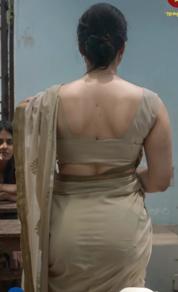 Pale girl in saree backview,big ass,deep ass crack,chubby love handles