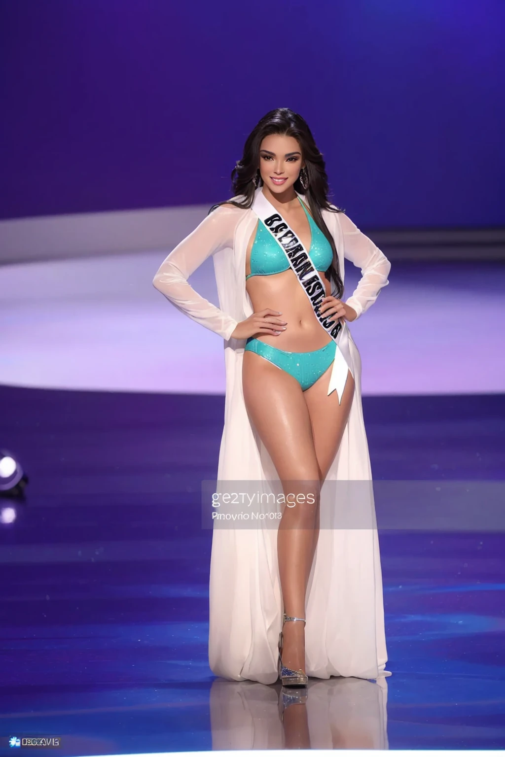 Miss Universo 2013 contestants walk the runway during the pageant at the mgm casino on november 29, 2013 in las, Miss Universo, bikini model, swimsuit model, fotos oficiales, rendering of beauty pageant, disfraz con detalles en azul, fake images, wears a bathing suit, brazilian supermodel, Atuendo: bikini, prenda blanca y verde azulado