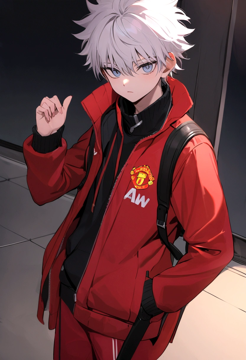 Killua zoldyck memakai baju Manchester United