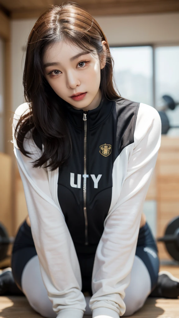 Highly detailed CG Unity 8K wallpapers,top Quority,Super detailed,tmasterpiece,realisticlying,photograph realistic,Very detailed cute girl,25 age old,musculature,Microabs,Round eyes,peeping at the viewer,Be red in the face,parted lip,Half-body shooting,
track suit , gym room,
