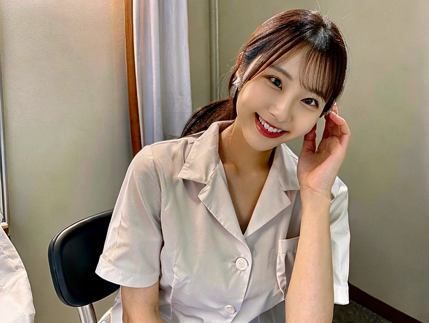 Photo of an attractive female dental hygienist in uniform。In the background is a dentist's chair and instruments。A beautiful Japanese woman smiles with a cute smile、Roll up her blouse。Her ample and beautiful breasts were revealed.、Light-colored areola and nipples are visible。