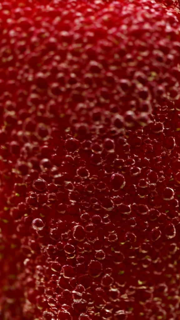 Summer Dream，The faucet washes the fruit in the sink，Dreamy lighting，The scattered water drops float in the air and sparkle in the sun，HD，Details，Best quality