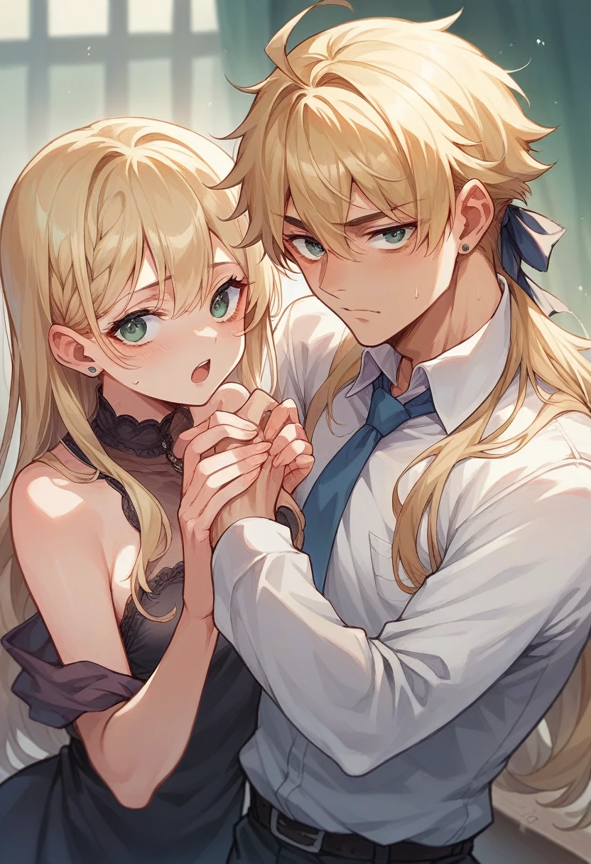Un joven pelirrojo guapo y musculoso, hugged by a very pretty blonde girl with people behind them looking at them happily