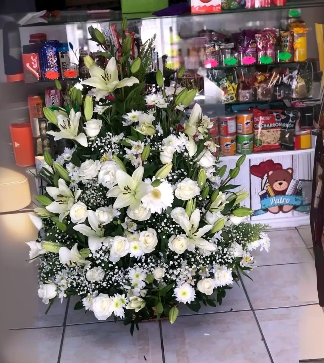 complete the leaves and flowers that are around the bouquet of flowers