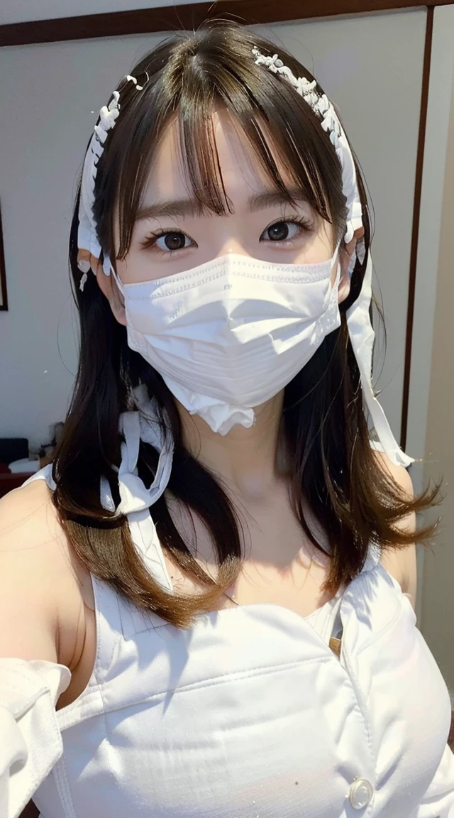 ((Medium Hair、Wearing a white mask:1.5)、(Highest quality、8K、32k、masterpiece、Best Quality))、Japanese、Very cute child、bikini、room、Selfie、Small breasts