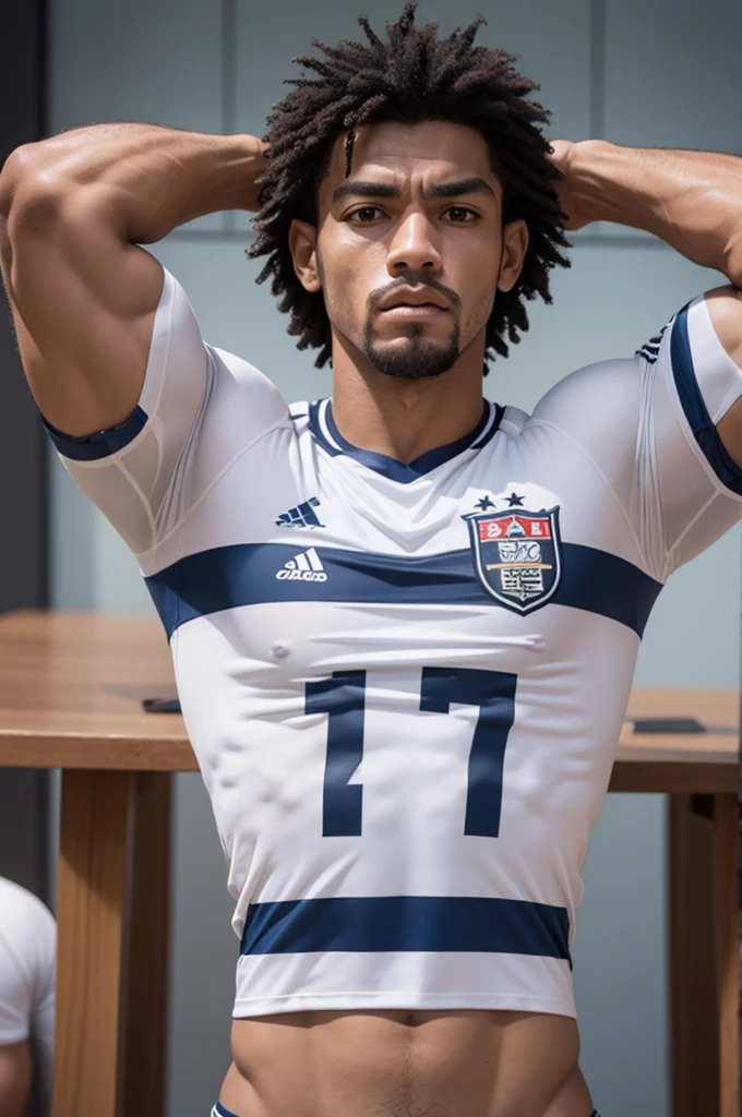 Create a strong doll with the Santos shirt by doing Double biceps