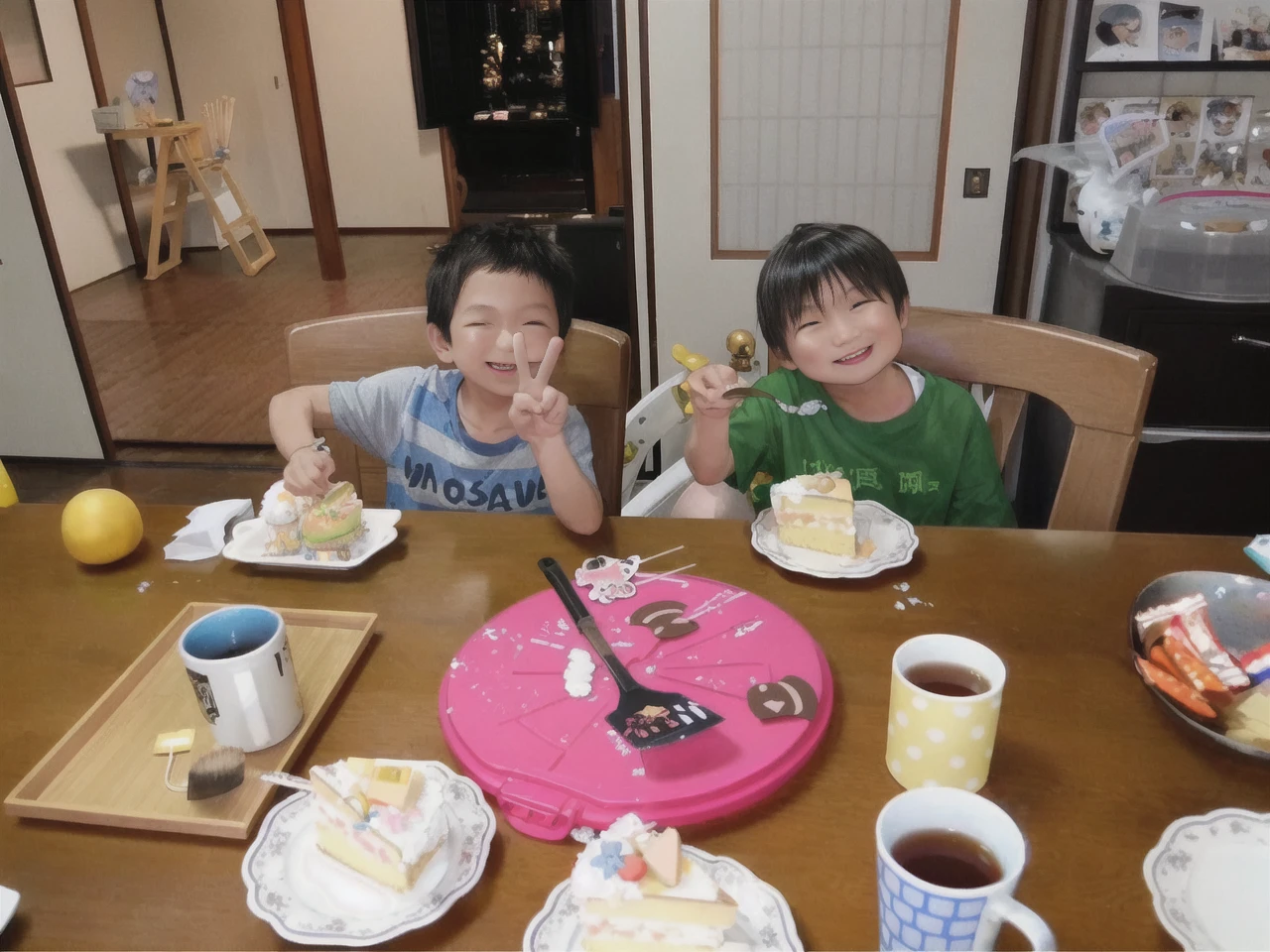 Japanese、4--old、 people、Boy、Birthday party、Wink、laughing、peace sign