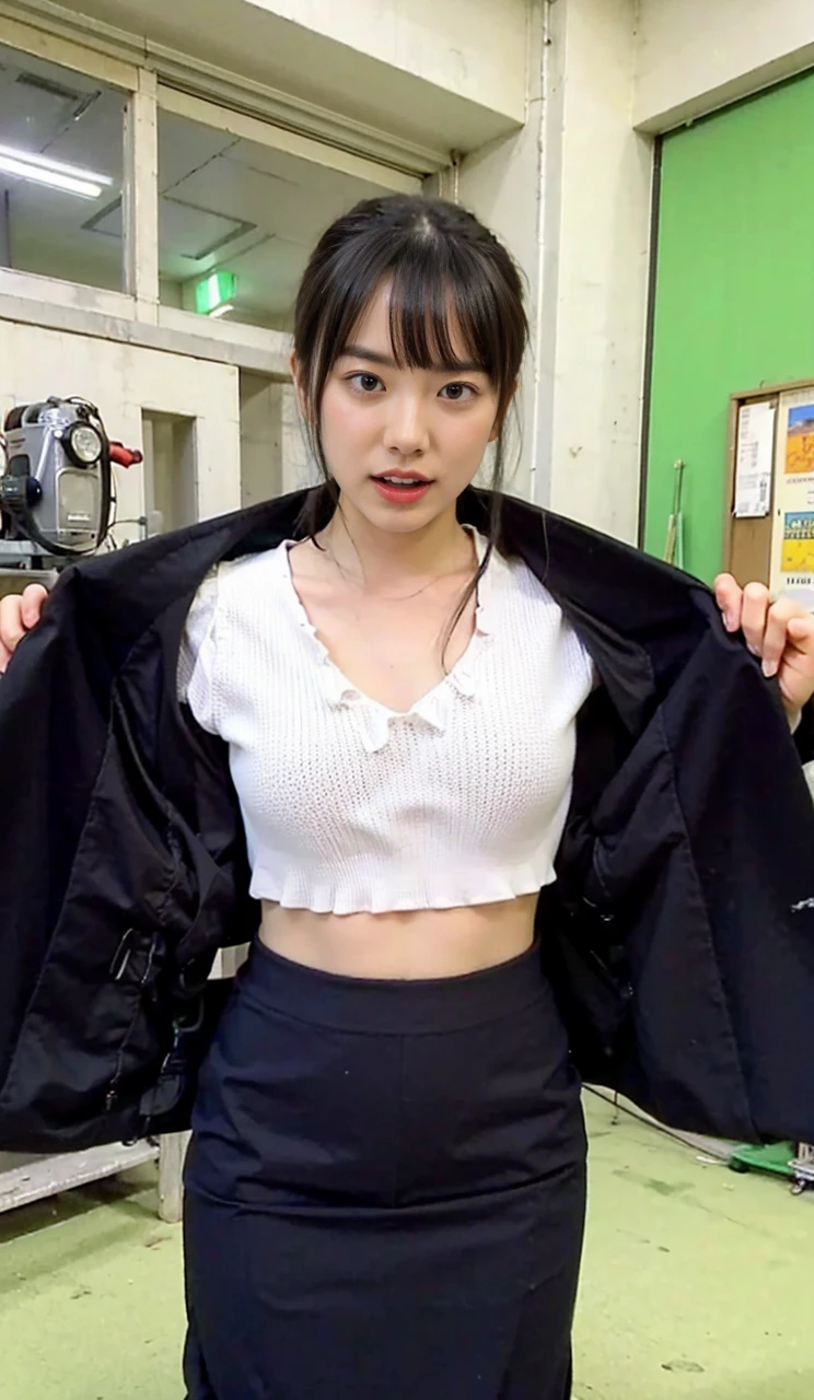 (8k、RAW Photos、highest quality、masterpiece:1.2)、(Realistic、Realistic)、1 girl、((Black Bikini、Frills、Large Breasts、View from the front、stage、Kneeling))、Lots of eyelashes、Glowing eyelids、skeletally correct