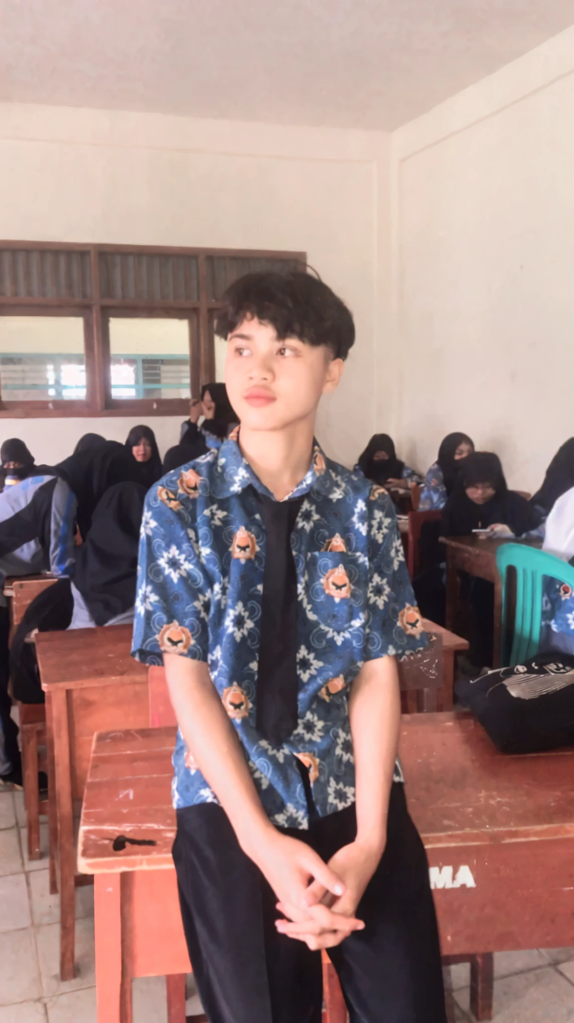 (masterpiece), (best quality), (ultra detailed),(disheveled hair),(illustration), (1girl), (Fashionable clothing), standing, Fashion model, looking at viewer, (interview), (simple background),beautiful detailed eyes, delicate beautiful face, Floating,(high saturation),(colorful splashes),colorful bubble,(shining), focus on face, ponytail, kamisato ayaka, light blue hair, bangs, hair ring, floating flowers, floating hairs, (shining), best lighting, best shadow,