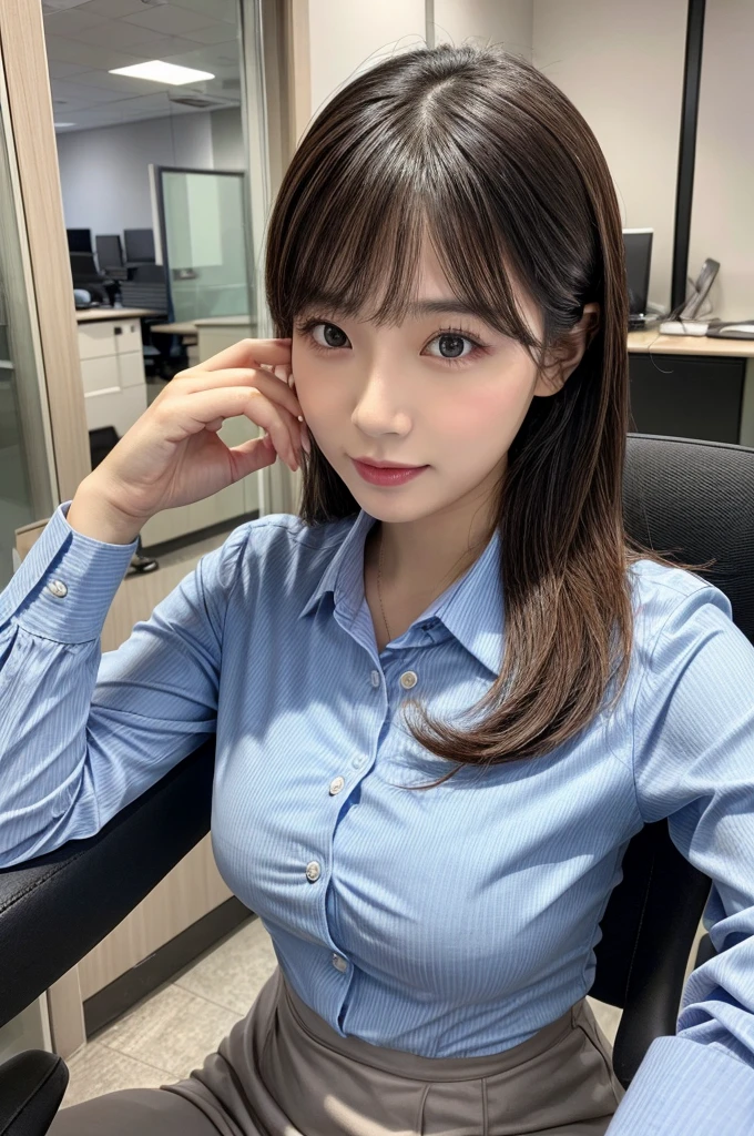 look at me,A smart and beautiful secretary,In the office - Automatic