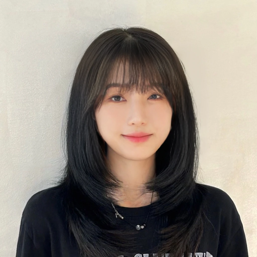Best Quality, 8k, Masterpiece, (Portrait: 1.3), (photo realistic:1.4), (hyper realistic:1.4), Sharp Focus, looking at viewer, (smoother lighting:1.2), (increase cinematic lighting quality:0.9), realistic lighting, backlighting, light on face, ray trace, (brightening light:1.2), (Increase quality:1.3), sharp detail, (best quality real texture skin:1.4), finely detailed eyes, black_eyes, finely detailed face, 25 year old Korean woman