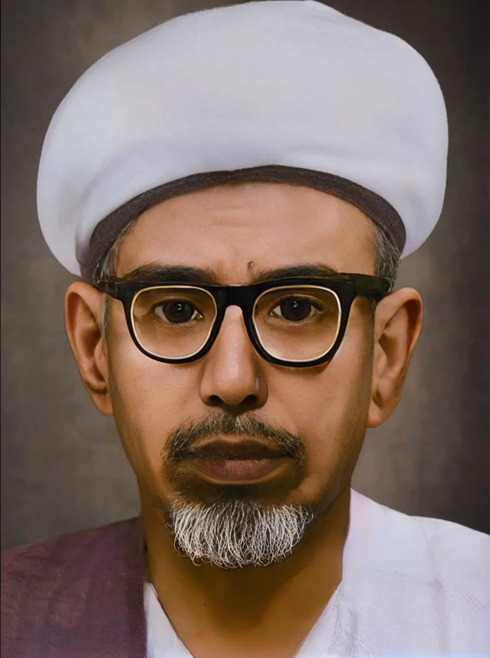 Indonesian man, 5 years or over, wearing a white turban, thick transparent glasses, robe and a piece of cloth on his right shoulder. Brown skin HD realistic images