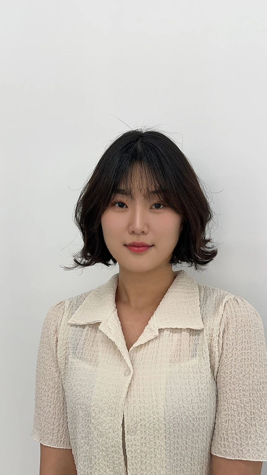Best Quality, 8k, Masterpiece, (Portrait: 1.3), (photo realistic:1.4), (hyper realistic:1.4), Sharp Focus, looking at viewer, (smoother lighting:1.1), (increase cinematic lighting quality:0.9), realistic lighting, backlighting, light on face, ray trace, (brightening light:1.2), (Increase quality:1.4), sharp detail, (best quality real texture skin:1.4), finely detailed eyes, black_eyes, finely detailed face, 25 year old Korean woman