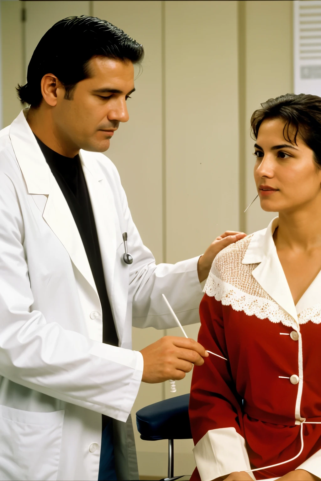 Panel 1:

scene: Interior of a medical office. El DR. Garcia, a middle-aged man in a white coat, holds a tuning fork while explaining to the patient, Laura, a young woman with hair up.
Text: DR. Garcia: "Laura, We are going to perform the Weber Test to evaluate your hearing."
Panel 2:

scene: Closeup of vibrating tuning fork.
Sound effect: Zziiiiiii...