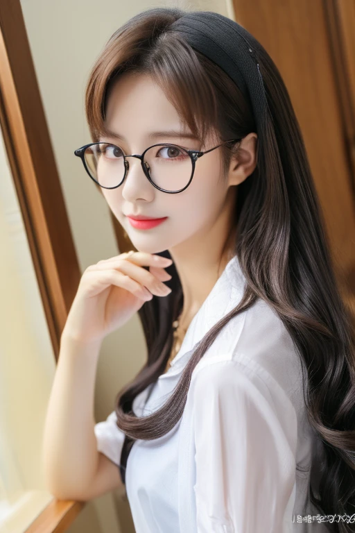 Highest quality、masterpiece、High sensitivity、High resolution、Detailed Description、Slim Body、Glasses、Wear a large shirt、