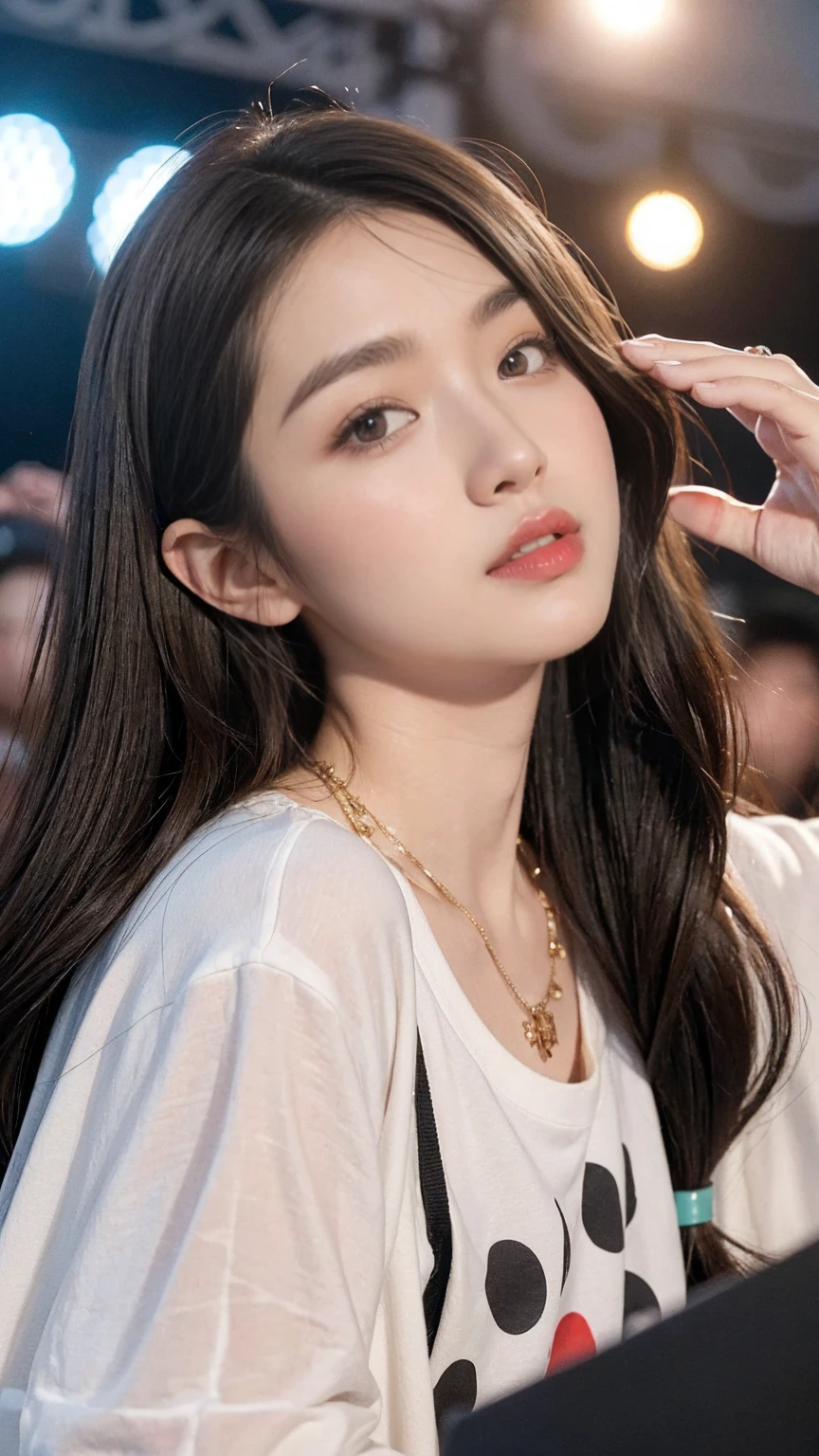 ((top-quality))、(masterpiece:1.4)、Raw photography、8K、((Top image quality))、 ((hight resolution))、Colossal 、Beautiful face in every detail、Realistic human skin、Gentle expression、(One lady:1.3 )、realisitic、Photoreal sit extra (medium hair:1.4)、(Cute hairstyle)、(Beautuful Women)、(She looks like a cute Japanese girl:1.3)、(mannish)、((Pretty Woman))、(Beautiful hair)、((dark brown hair))、(((Red cheeks)))、(Her eyes are big:1.3)、20-year-old beauty、(her face is small:1.3 )、small head、((long neck))、pale skin、Spot-free skin、With bangs、Everyone longs for、japanese beautiful woman、((eight heads high))、(a necklace)、(music festival:1.4)、((Outdoor stage))、singers、(Concert T-shirt)、smil、(Oversized clothes:1.3)、Happy look、(On stage:1.3)、Stand Microphone、wristbands、A bracelet、((young woman admires her))、Charismatic model、she has many fans、rock band、(I can see the sky)、