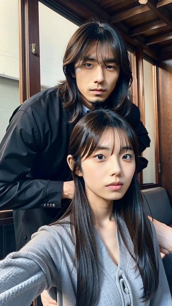 Kikuchi Hina takes a selfie with a man with long bangs and wolf hair., Mourning clothes