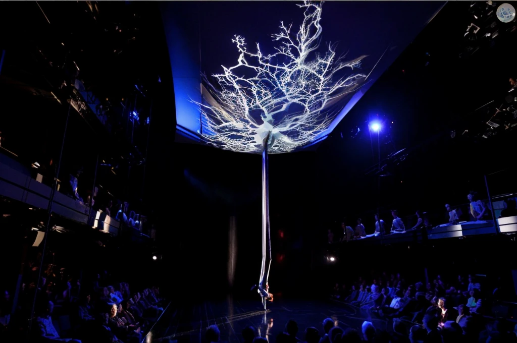Stage concept scene,Arav tree hanging on a pillar in a dark room, Holographic projection, Projection design and installation, A huge silver tree, Elaborate stage effects, Hologram, 空灵Hologram中心, lightening tree, The back of the scene design element, A dramatic scene, 巨大的Hologram, Dramatic dream lighting, Stage lighting, 3 6 0 projection, Astonishing