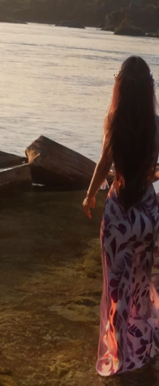 There was a woman,Have a mermaid tail, sitting on a rock, Mermaid aesthetics, beautiful mermaid, beautiful serum, Portrait of a mermaid, Ethereal mermaid story, Mermaid cute book, Ethereal fantasy, Smile like the Queen of mermaids, Queen of mermaids , crown on coral head , pearls and shells ((tmasterpiece)),16K,hyper HD
