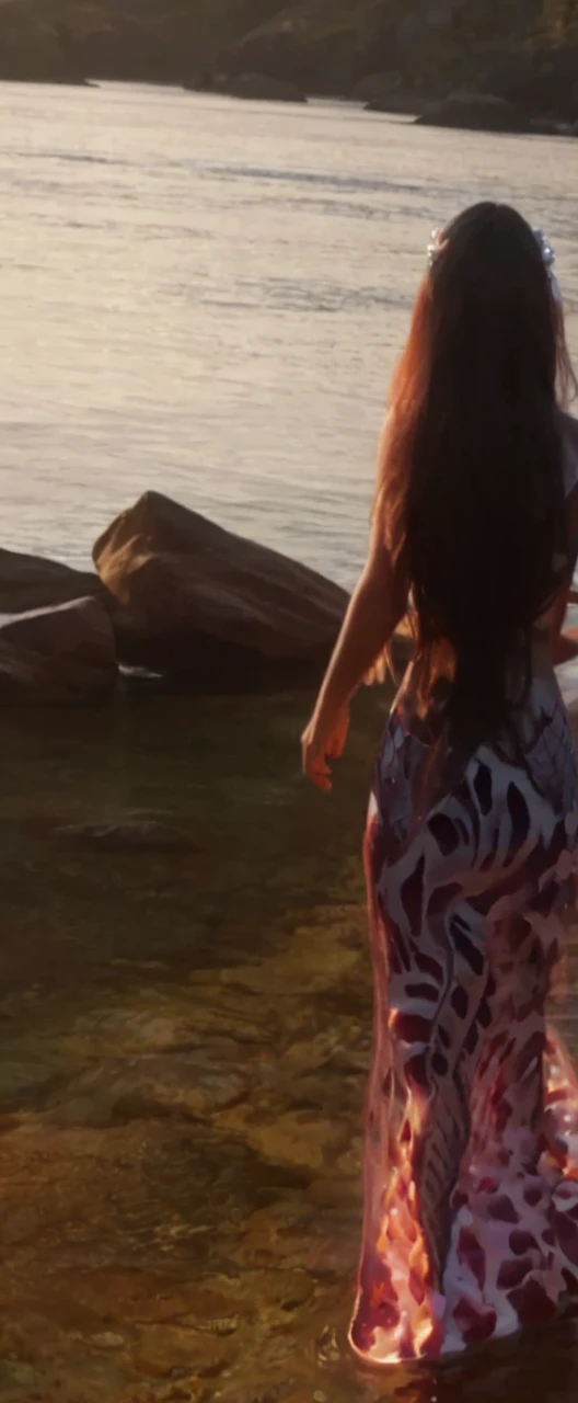 There was a woman,Have a mermaid tail, sitting on a rock, Mermaid aesthetics, beautiful mermaid, beautiful serum, Portrait of a mermaid, Ethereal mermaid story, Mermaid cute book, Ethereal fantasy, Smile like the Queen of mermaids, Queen of mermaids , crown on coral head , pearls and shells ((tmasterpiece)),16K,hyper HD
