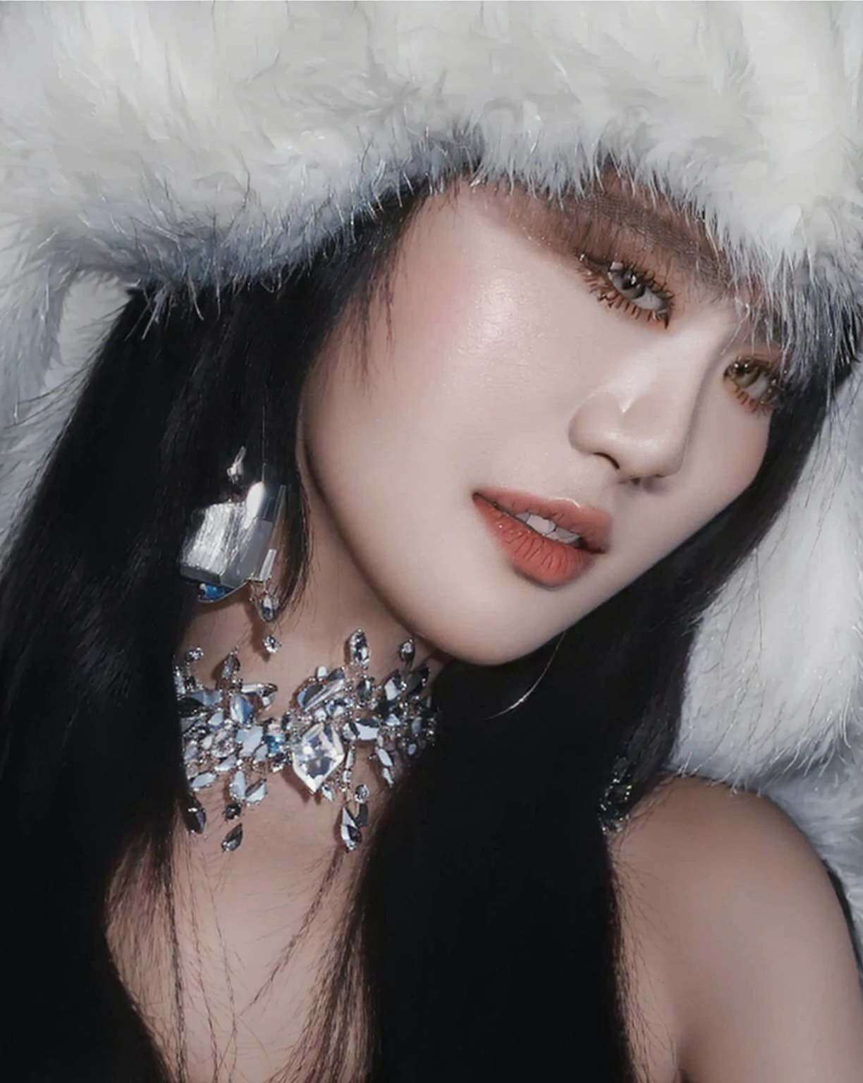 a closeup of a woman wearing a fur hat and a necklace, portrait of jossi de blackpink, jinyoung shin, profile picture, parque me, Lalisa Manoban of Blackpink, lalisa manobal, heonhwa choe, roseanne park by blackpink, Shiny from the rain, jossi de blackpink, seson yoon, icy eyes