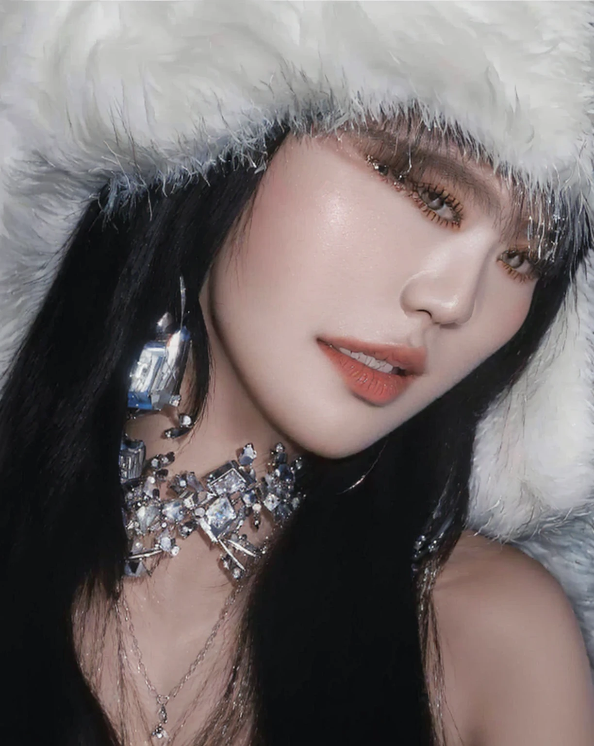 a closeup of a woman wearing a fur hat and a necklace, portrait of jossi de blackpink, jinyoung shin, profile picture, parque me, Lalisa Manoban of Blackpink, lalisa manobal, heonhwa choe, roseanne park by blackpink, Shiny from the rain, jossi de blackpink, seson yoon, icy eyes