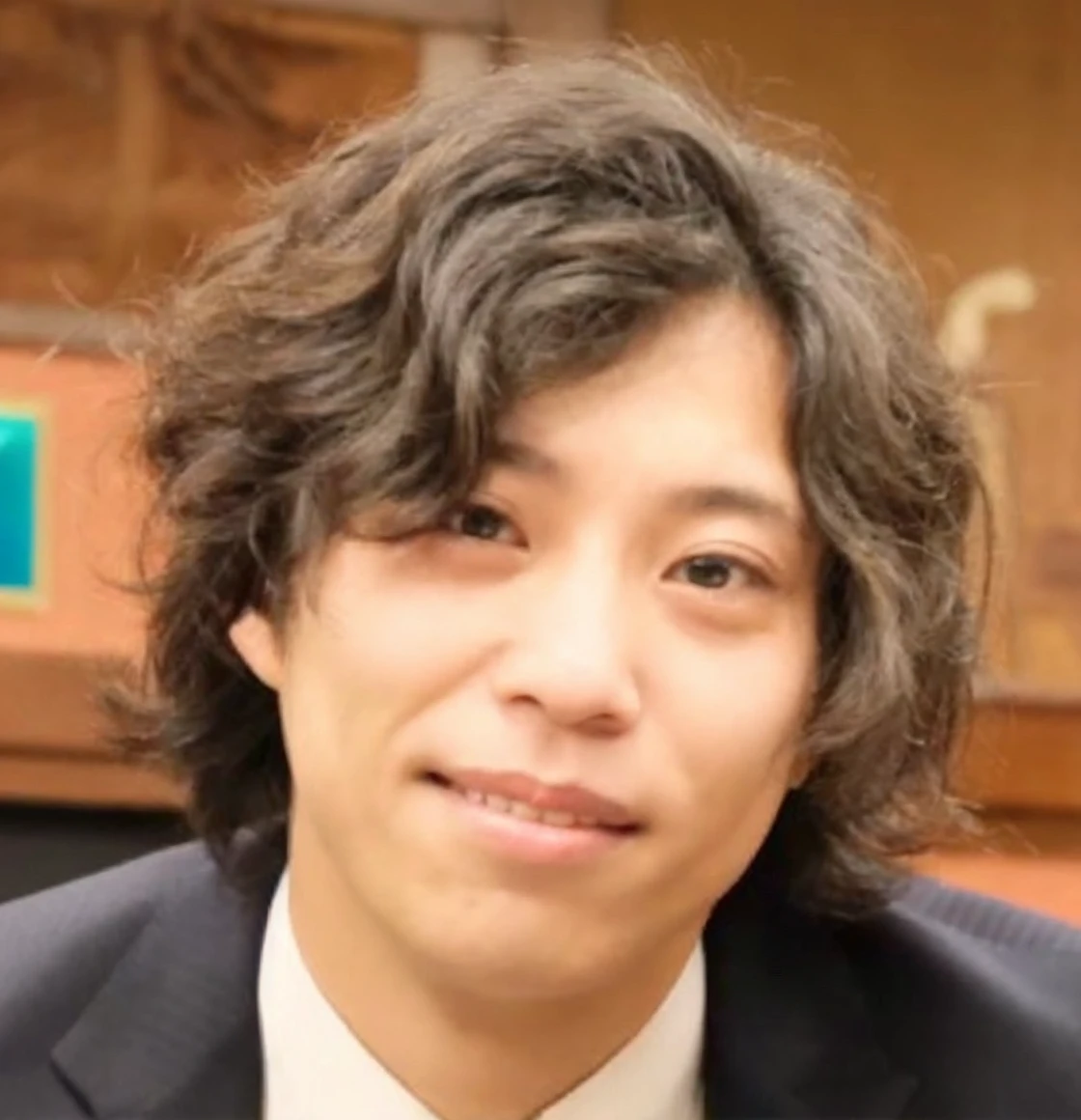 Please make the face of the attached person green and put a yellow hat on him.。