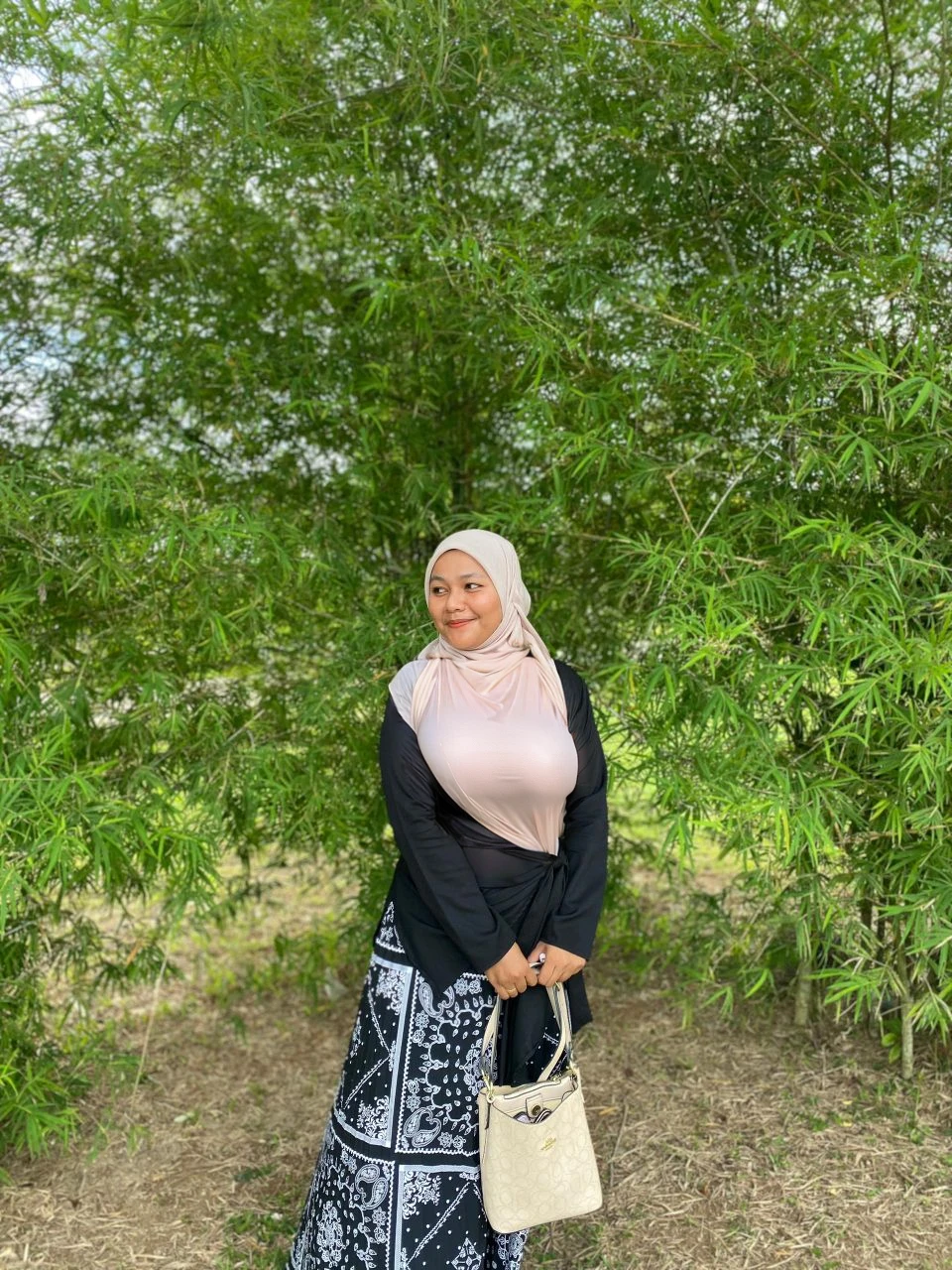 High resolution UHD, Improvement of quality, Soft lighting, Highly detailed, Very detailed on clothes, high quality clothes, Advanced Details, Sharp Focus, High resolution, Big Breasts, Breasts Covered With Hijab and Dress, Real clothes, Real Lighting, Same clothes, Same Clothes With Big Breasts, Big Boob Undershirt Covered