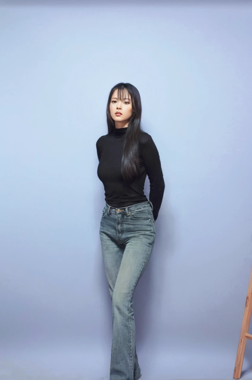 a detailed portrait of an asian woman, (best quality,8k,highres,masterpiece:1.2),ultra-detailed,realistic,photorealistic,photo-realistic:1.37,HDR,UHD,studio lighting,ultra-fine painting,sharp focus,physically-based rendering,extreme detail description,professional,vivid colors,bokeh,beautiful detailed eyes,beautiful detailed lips,extremely detailed eyes and face,longeyelashes,cinematic lighting,dramatic pose,chiaroscuro,dramatic lighting,gritty,neo-noir,cyberpunk,neon lights,rainy night,moody atmosphere,gritty urban environment,dark and gritty