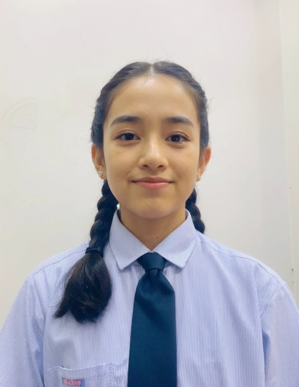 best quality, face focus, soft light, ultra high res, (photorealistic:1.4), RAW photo,
1japanese girl, solo, cute, (pupil, lights in the eyes),  detailed beautiful face, (small chest),(high resolution detail of human skin texture),
(long hair),
indoor,
Damask Shirt Dress,
(portrait)