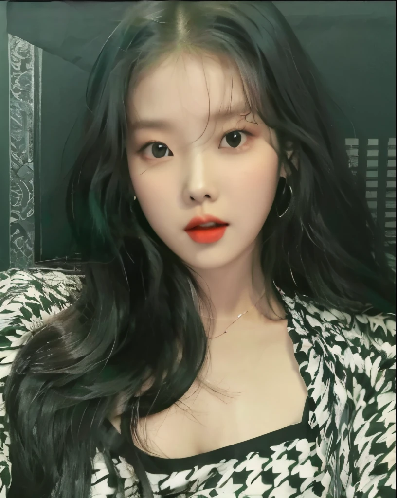 Asian woman araffed with long black hair and a black and white top, jennie blackpink, jossi do blackpink, Parque Roseanne do Blackpink, Retrato de Jossi de Blackpink, Jaeyeon Nam, Heonhwa Choe, Jinyoung Canela, tzuyu from twice, wan adorable korean face, Parque Ji-min, Korean Idol, ulzzang