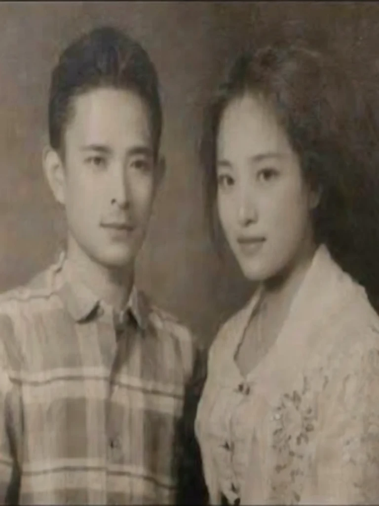 arafed photo of a man and woman posing for a picture, momma and papa, old picture, old photo, an old balck and white photo, old black and white photo, black and white old photo, old style photo, historical picture, realistic old photo, potrait, black and white old photograph, historical image, profile picture, profile pic, old photography