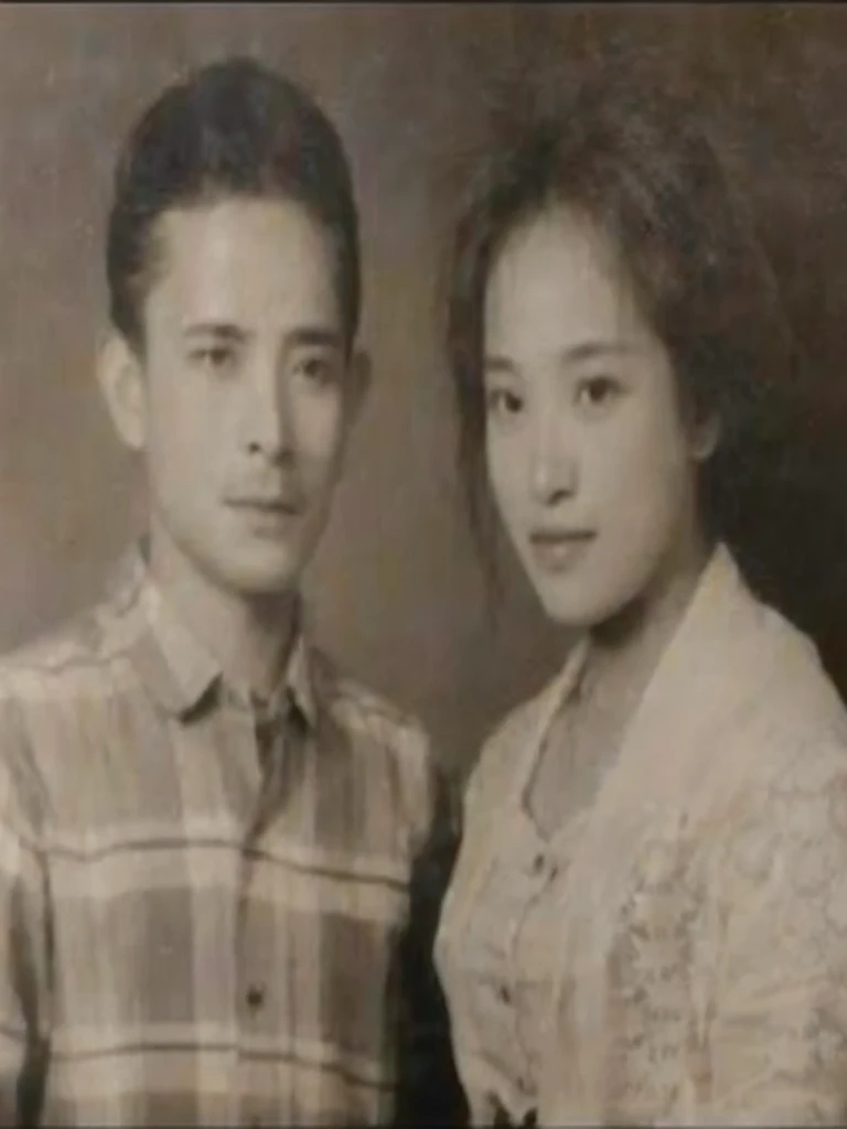 arafed photo of a man and woman posing for a picture, momma and papa, old picture, old photo, an old balck and white photo, old black and white photo, black and white old photo, old style photo, historical picture, realistic old photo, potrait, black and white old photograph, historical image, profile picture, profile pic, old photography