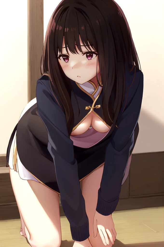 China dress、On all fours、bra、I can see her panties、I can see the valley、China dress、Black Hair、Leaning forward、On all fours、Blushing、、A look of contempt