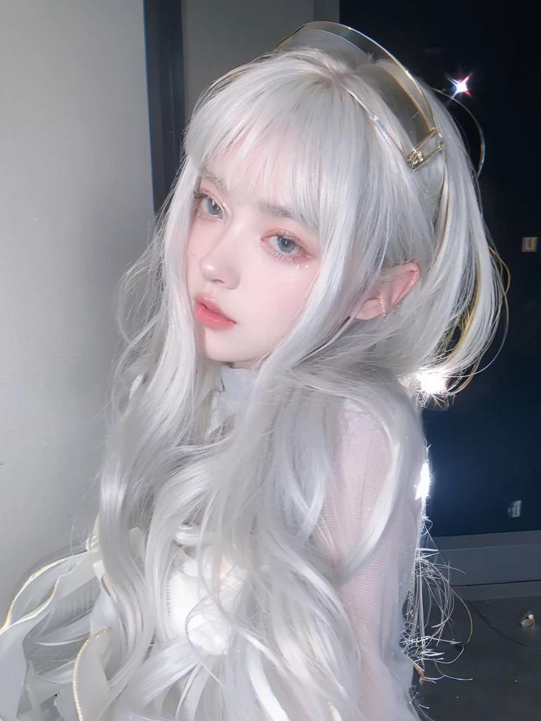 White long curly hair,Natural and beautiful hair,The background is simple, clean and beautiful
