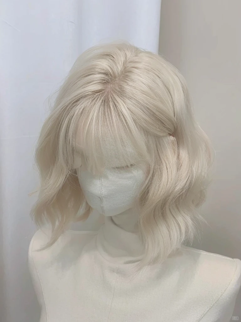 Short platinum hair,Pure white background