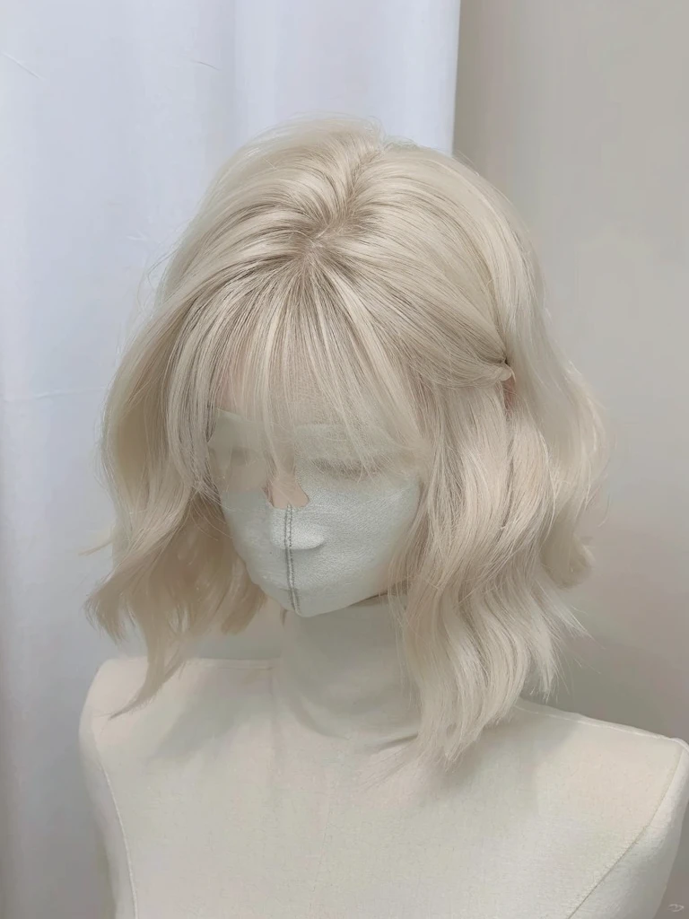 Short platinum hair，Pure white background