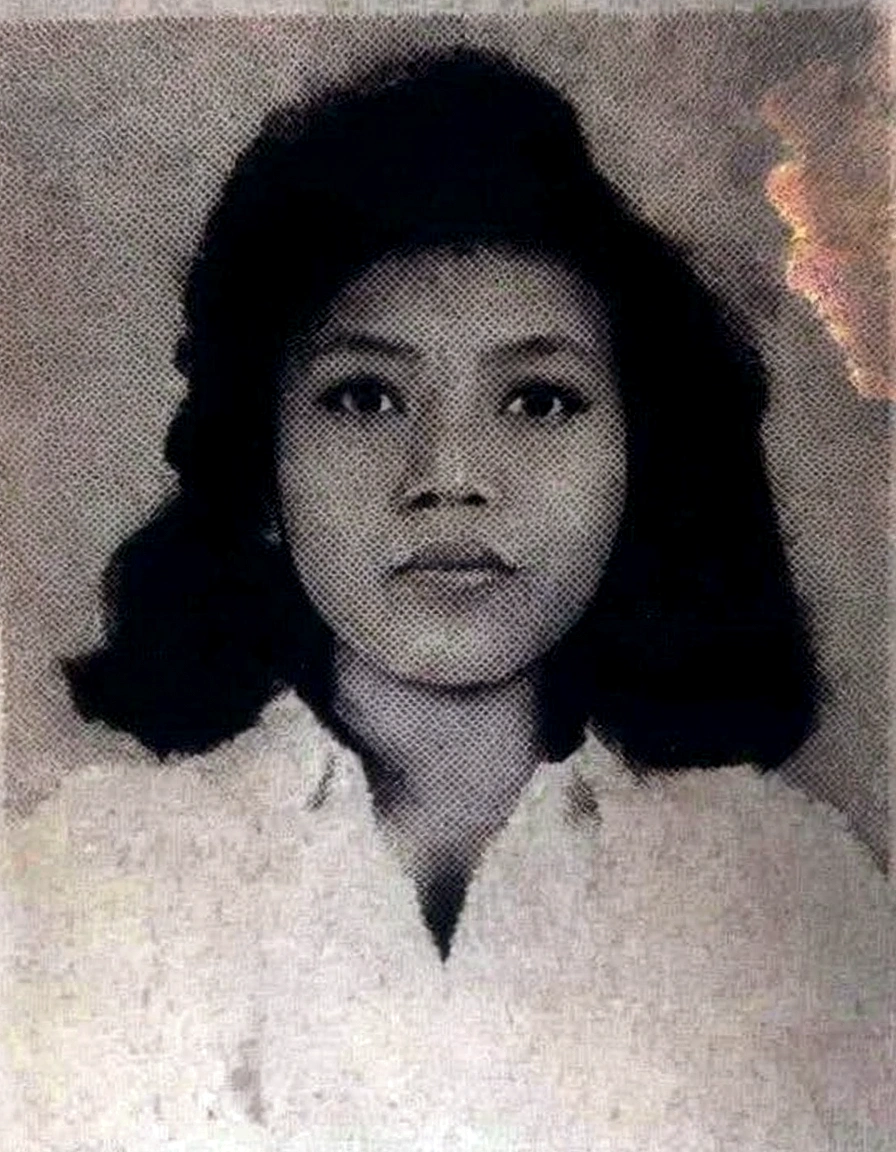 arafed woman with black hair and white shirt posing for a picture, portrait of modern darna, highly detailed vfx portrait, highly detailed vfx portrait of, nft portrait, realistic studio portrait, cindy avelino, detailed portrait, detailed illustration portrait, hyper-detailed portrait, south east asian with round face, character concept portrait of me, high quality portrait