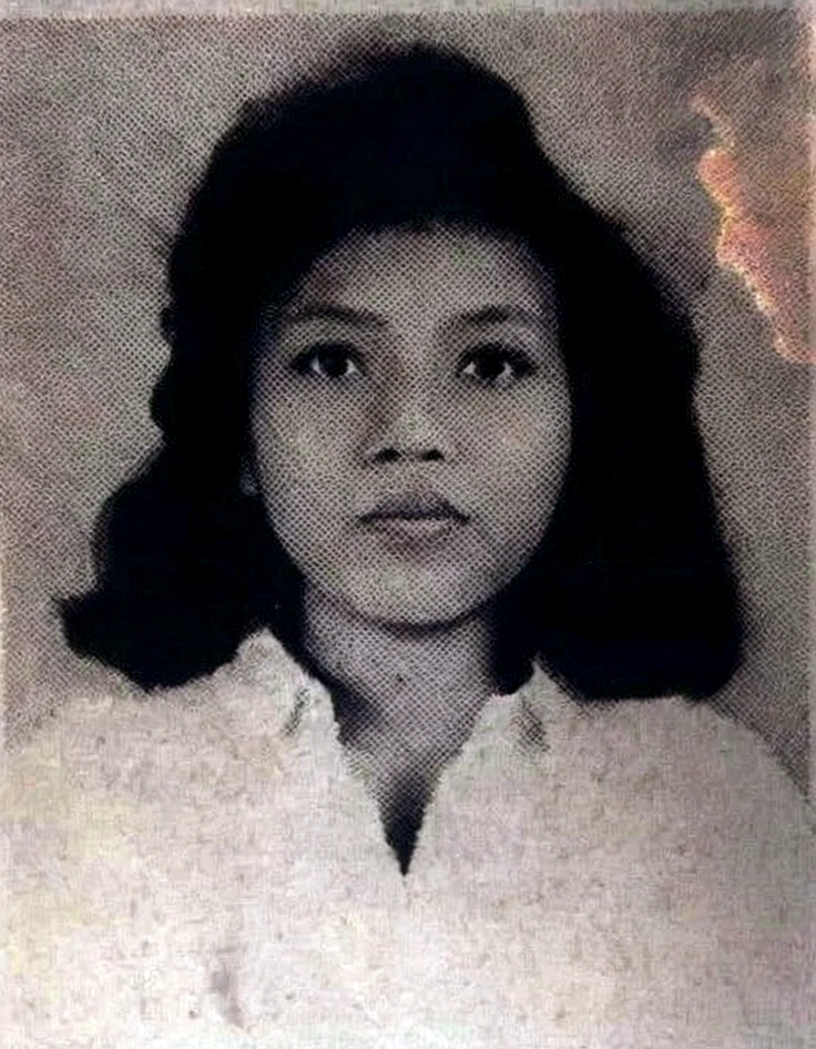 arafed woman with black hair and white shirt posing for a picture, portrait of modern darna, highly detailed vfx portrait, highly detailed vfx portrait of, nft portrait, realistic studio portrait, cindy avelino, detailed portrait, detailed illustration portrait, hyper-detailed portrait, south east asian with round face, character concept portrait of me, high quality portrait