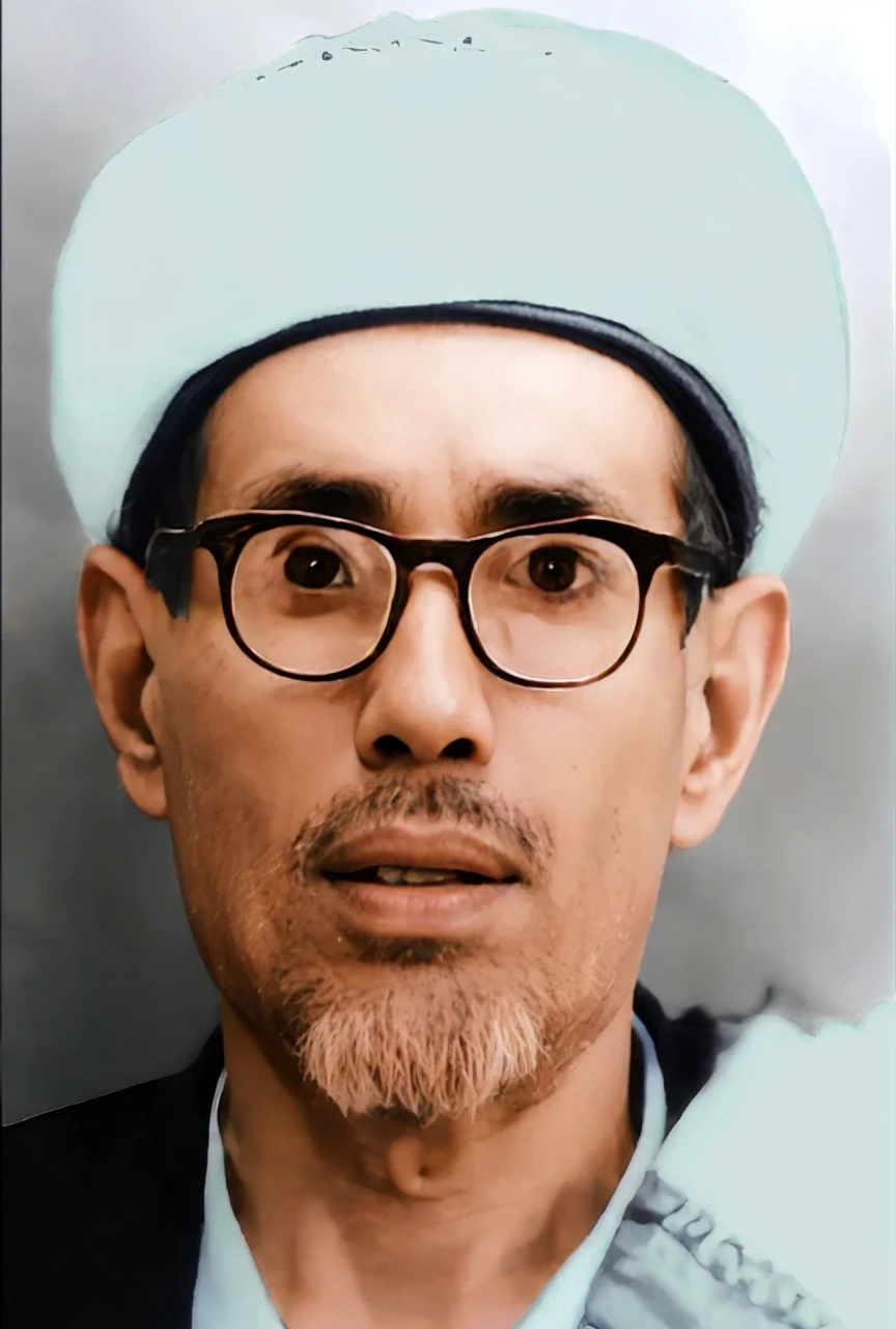 Indonesian Muslim man, brown skin, clean face with slight wrinkles, round eyes, wearing a round white turban, wearing an old colored jacket, there is a scarf over his left shoulder, wearing transparent glasses. HD Quality realistic images.