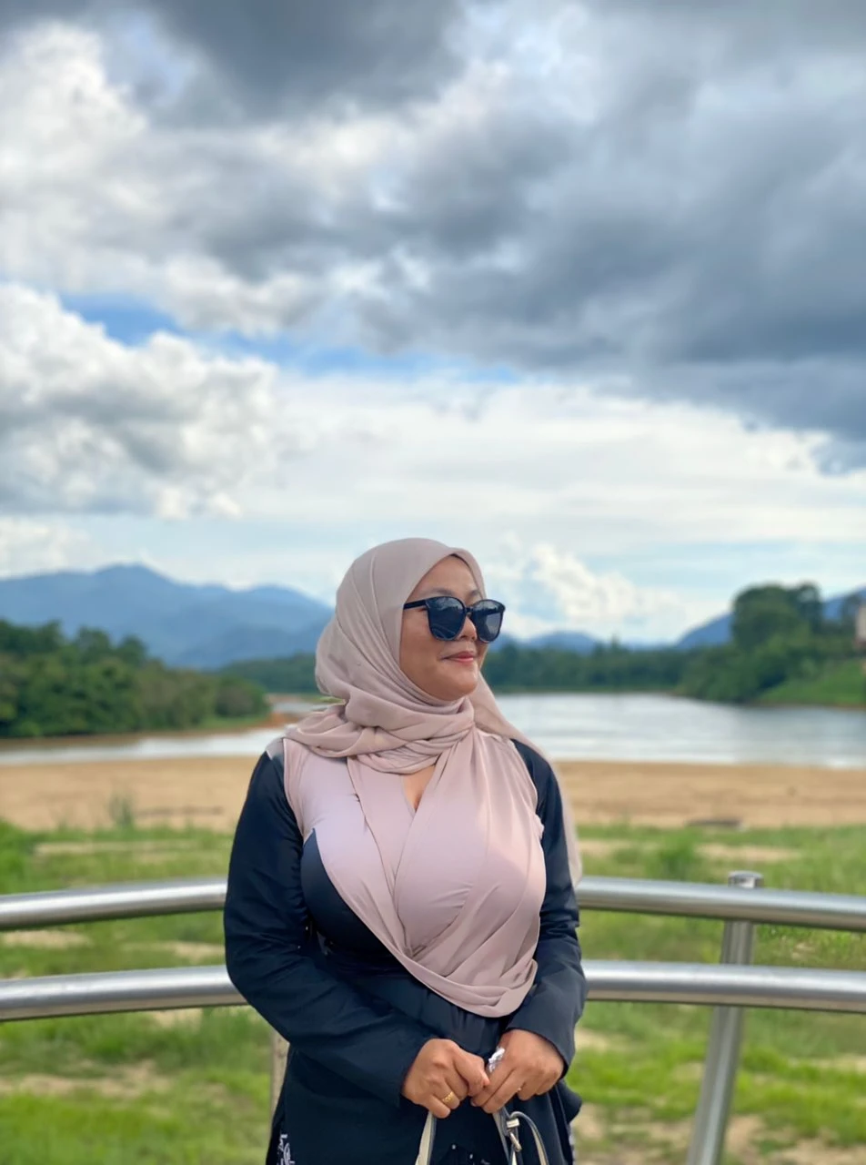 High resolution UHD, Improvement of quality, Soft lighting, Highly detailed, Very detailed on clothes, high quality clothes, Advanced Details, Sharp Focus, High resolution, Big Breasts, Breasts Covered With Hijab and Dress, Real clothes, Real Lighting, Same clothes, Same Clothes With Big Breasts, Big Boob Undershirt Covered