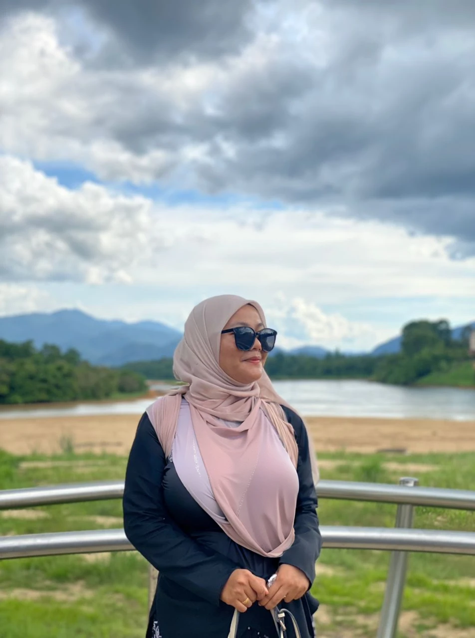 High resolution UHD, Improvement of quality, Soft lighting, Highly detailed, Very detailed on clothes, high quality clothes, Advanced Details, Sharp Focus, High resolution, Big Breasts, Breasts Covered With Hijab and Dress, Real clothes, Real Lighting, Same clothes, Same Clothes With Big Breasts, Big Boob Undershirt Covered