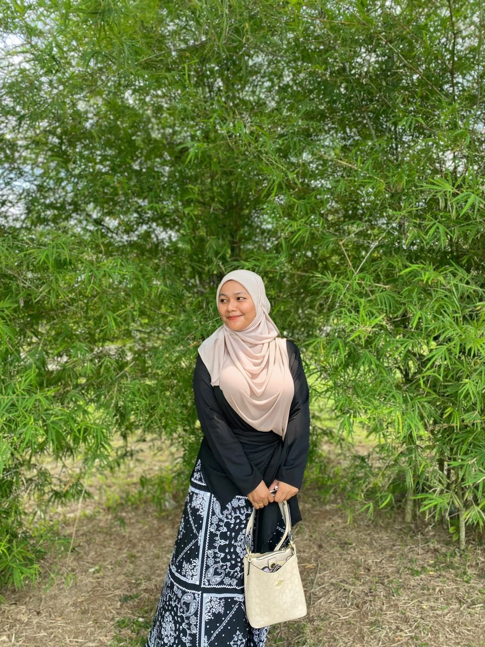 High resolution UHD, Improvement of quality, Soft lighting, Highly detailed, Very detailed on clothes, high quality clothes, Advanced Details, Sharp Focus, High resolution, Big Breasts, Breasts Covered With Hijab and Dress, Real clothes, Real Lighting, Same clothes, Same Clothes With Big Breasts, Big Boob Undershirt Covered, Malay Girl Wear Hijab