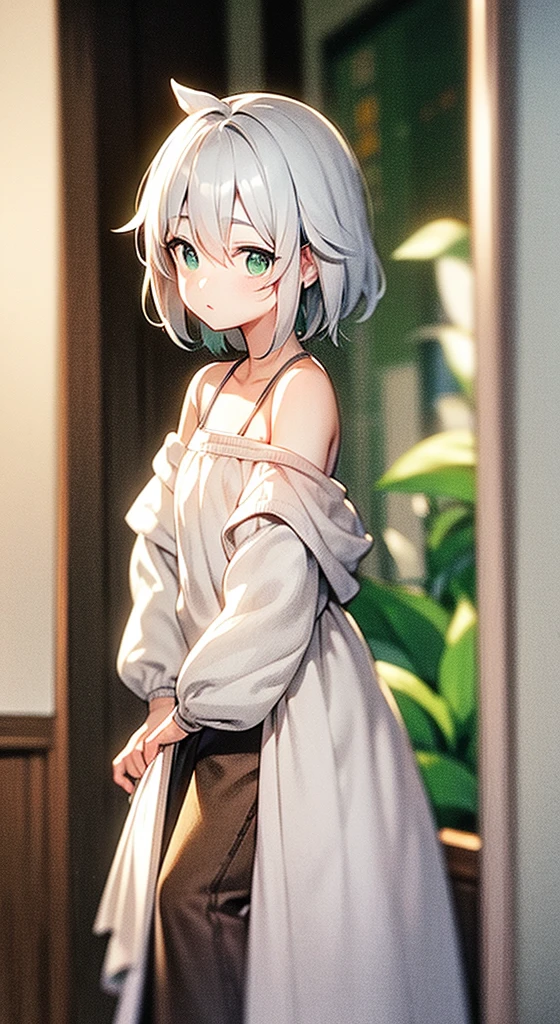 、Shoulder-length silver hair、Side tail and green hair、Green Eyes