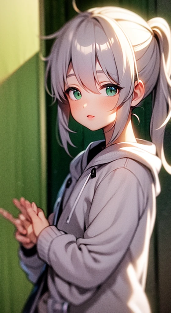 、Shoulder-length silver hair、Side ponytail and green tips、Green Eyes