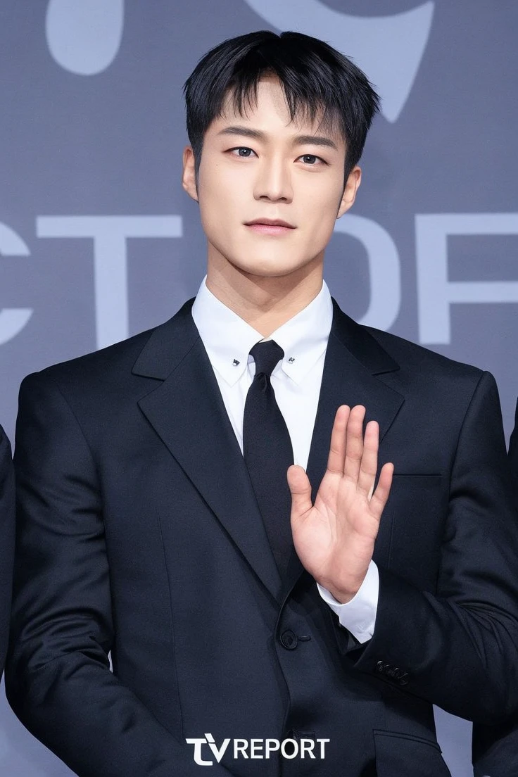 handsome boy like jeno reads, military, military uniformy