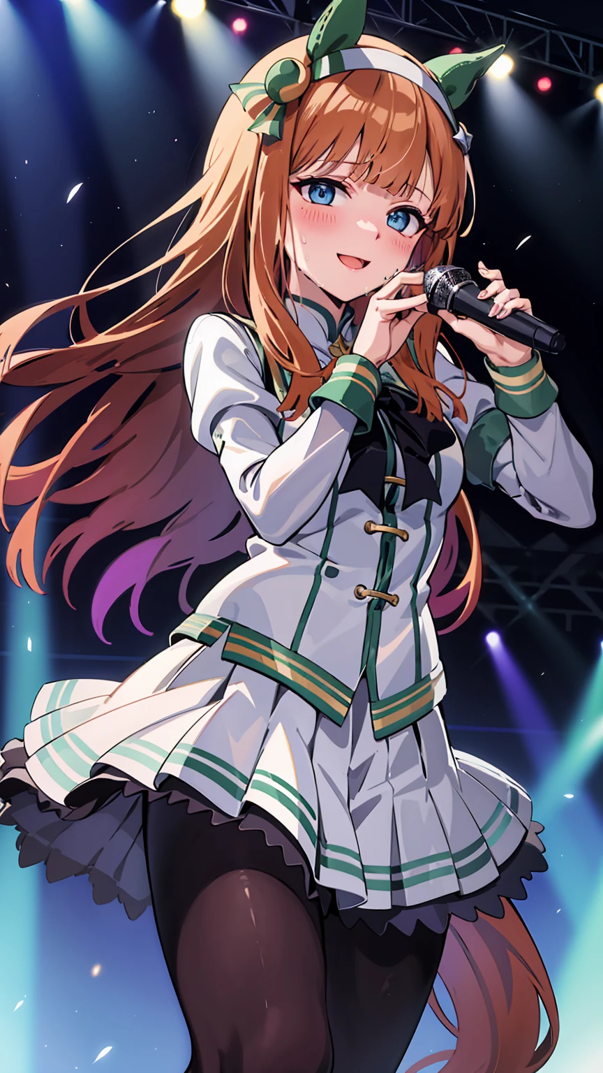 Holding a microphone in one hand、One hand is raised high、singing、A big smile、shout、intense dance、dance、足を上げてdance、Best image quality、High resolution、masterpiece、super high quality、Live Performance Venues、Large crowd、Many penlights、Sweaty、Very short pleated skirt、Heavy breathing、Blushing、4K quality、Black Pantyhose、Voluptuous thighs
